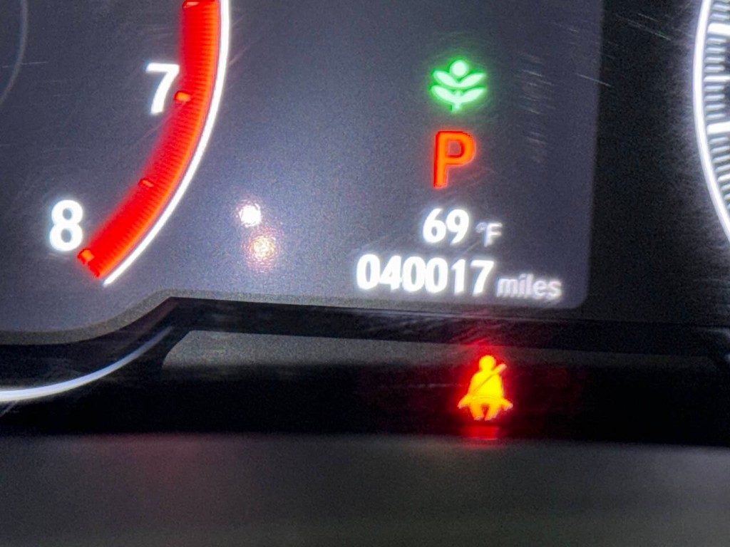 Honda Accord Sedan Vehicle Full-screen Gallery Image 33