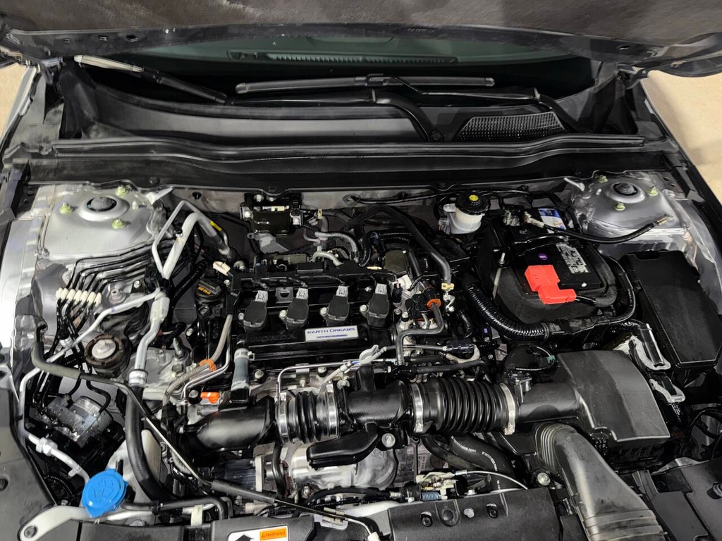 Honda Accord Sedan Vehicle Full-screen Gallery Image 34