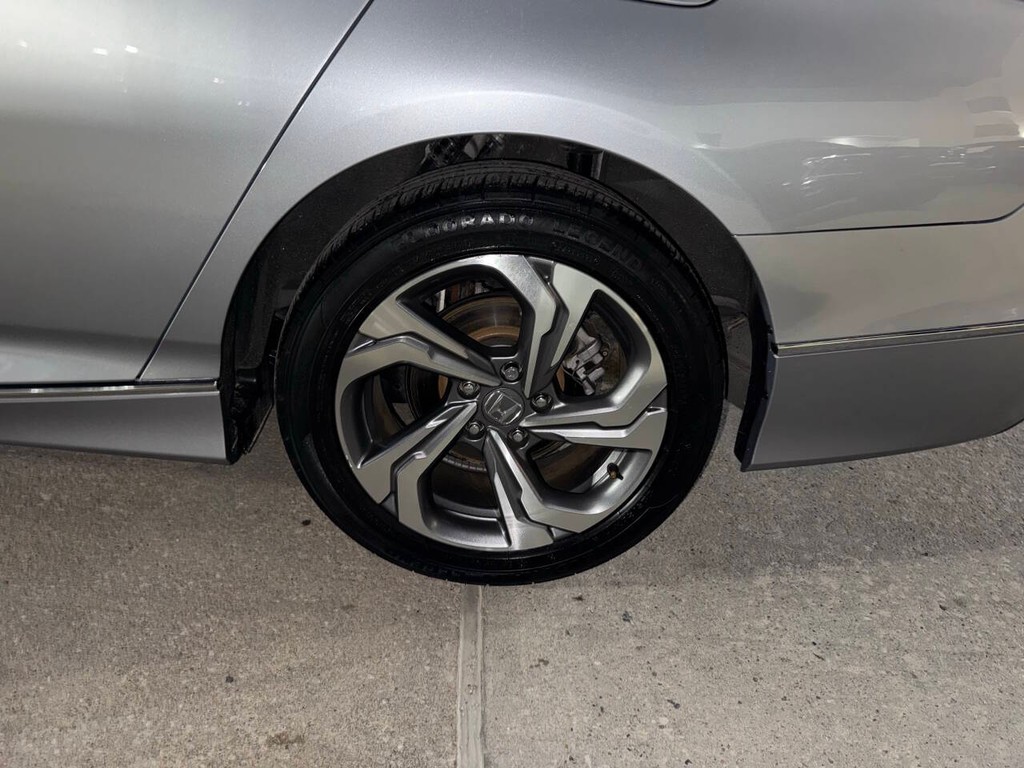 Honda Accord Sedan Vehicle Full-screen Gallery Image 35