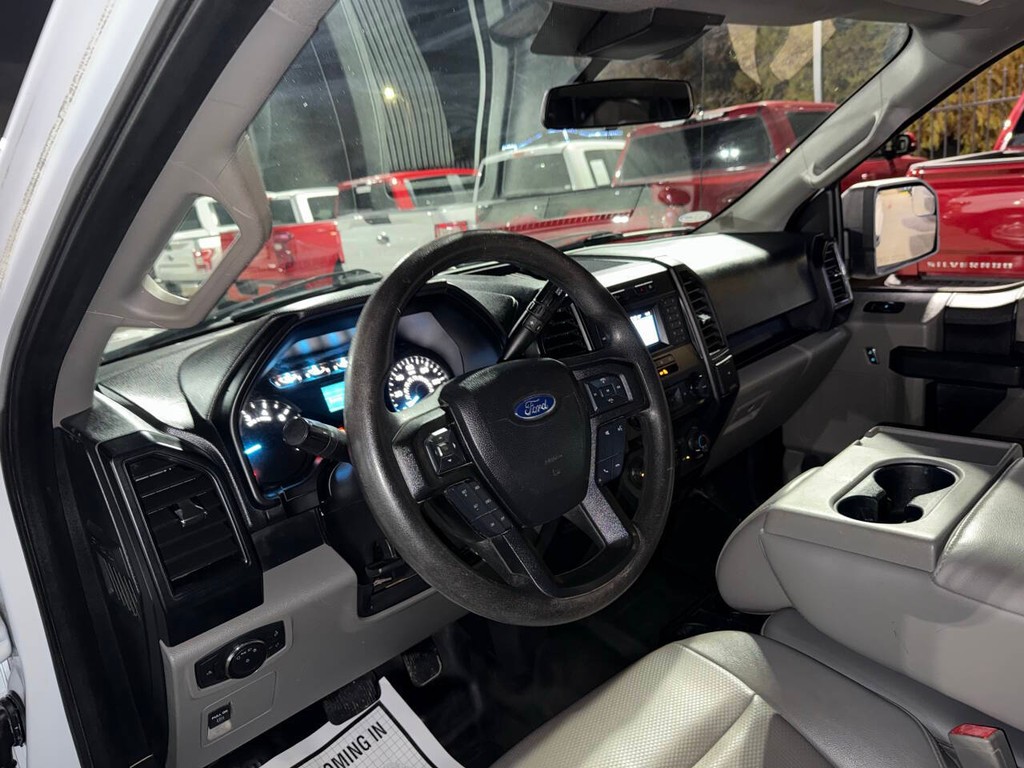 Ford F-150 Vehicle Full-screen Gallery Image 06
