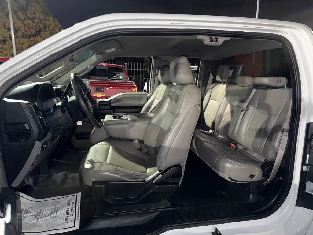 Ford F-150 Vehicle Full-screen Gallery Image 07