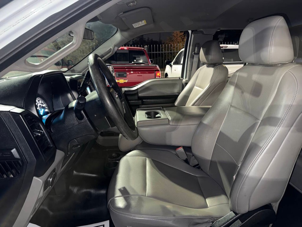 Ford F-150 Vehicle Full-screen Gallery Image 08