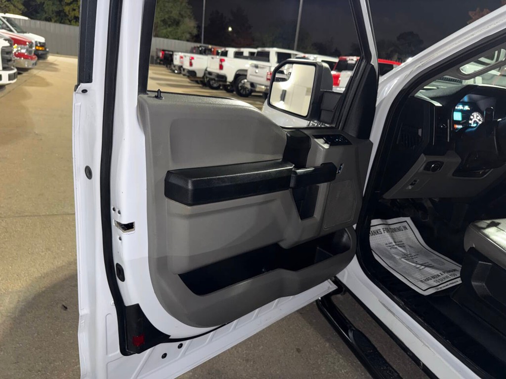 Ford F-150 Vehicle Full-screen Gallery Image 09