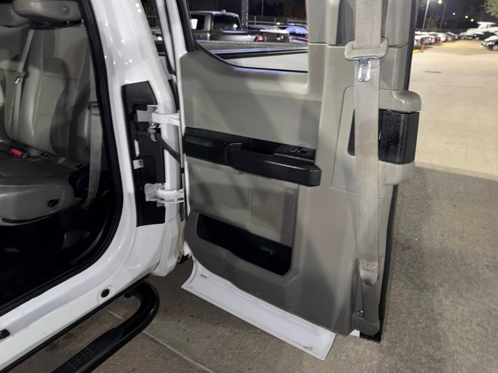 Ford F-150 Vehicle Full-screen Gallery Image 11