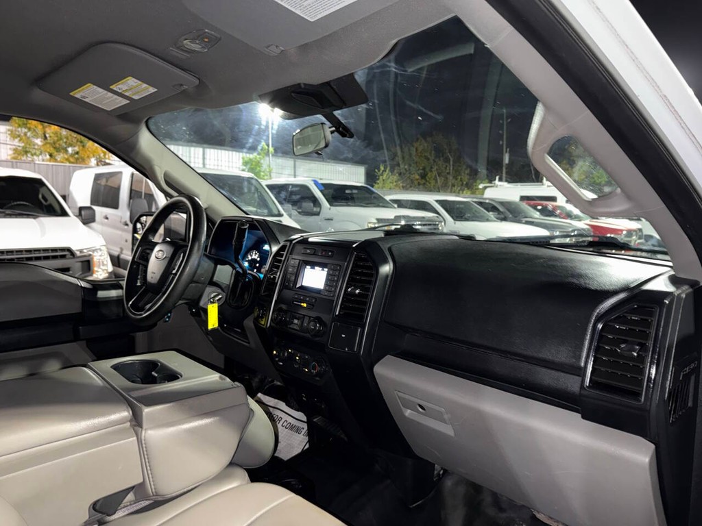 Ford F-150 Vehicle Full-screen Gallery Image 12
