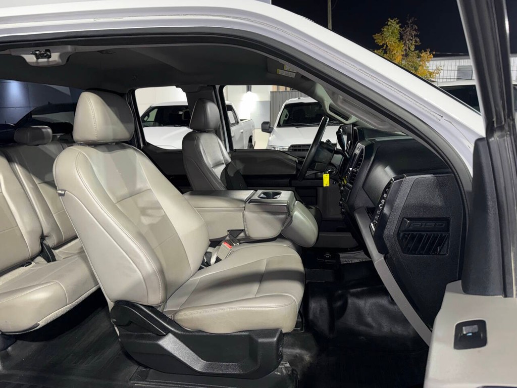 Ford F-150 Vehicle Full-screen Gallery Image 13