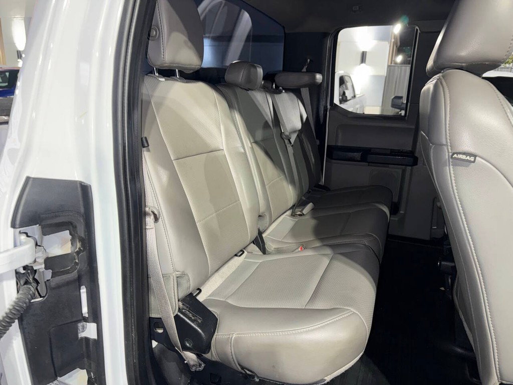 Ford F-150 Vehicle Full-screen Gallery Image 16