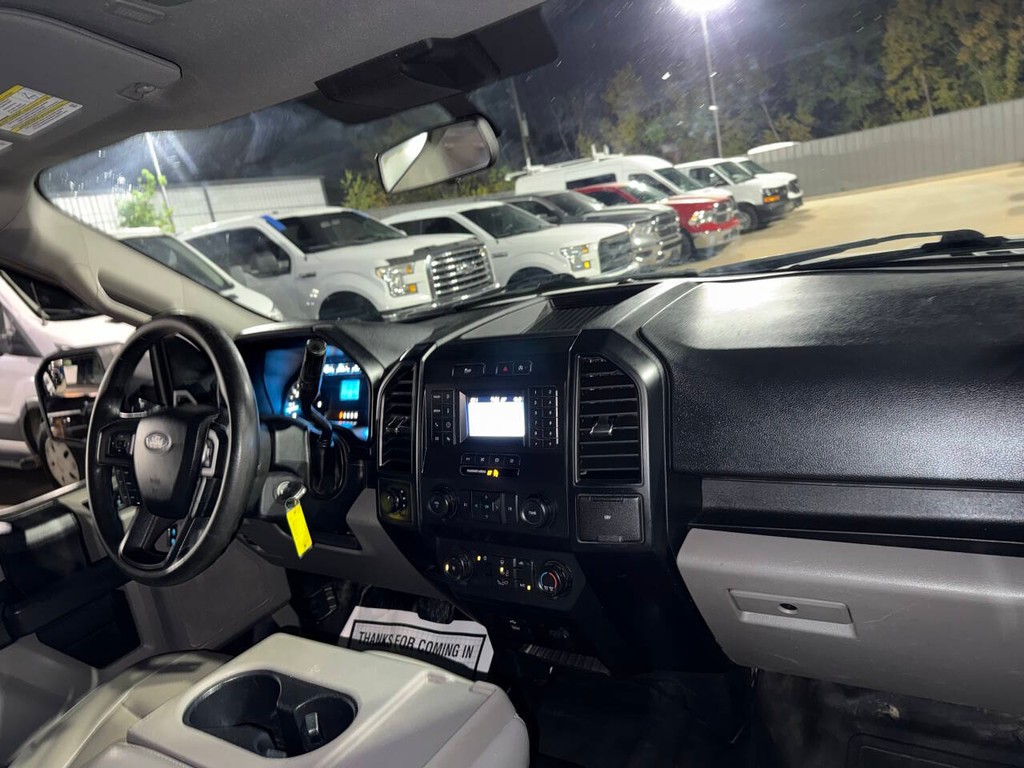 Ford F-150 Vehicle Full-screen Gallery Image 19