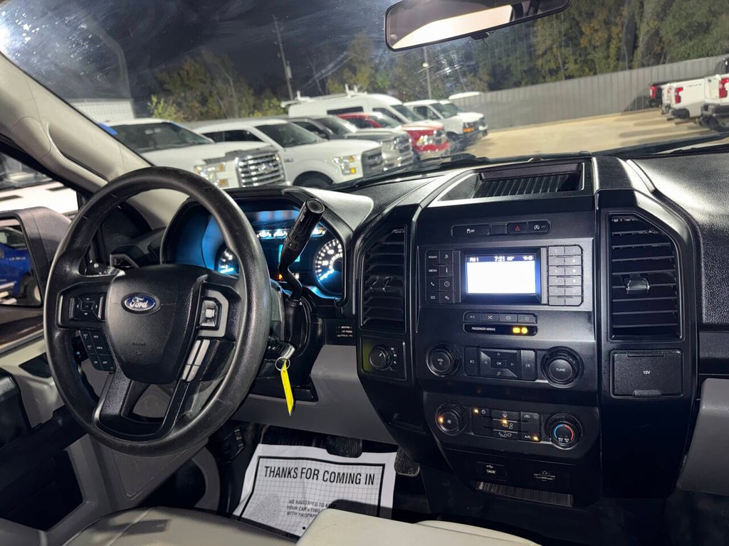 Ford F-150 Vehicle Full-screen Gallery Image 21