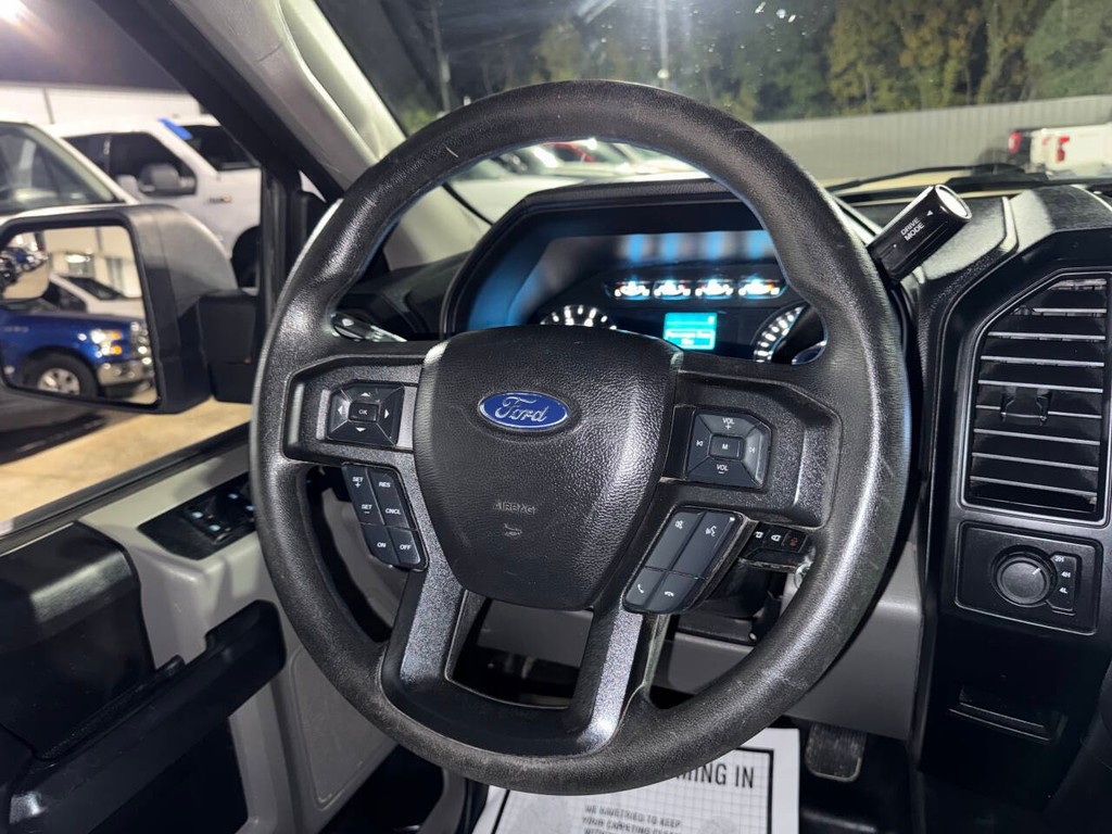 Ford F-150 Vehicle Full-screen Gallery Image 22