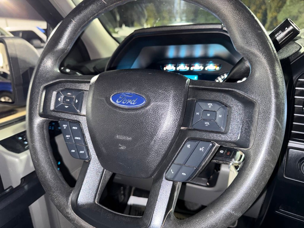 Ford F-150 Vehicle Full-screen Gallery Image 23