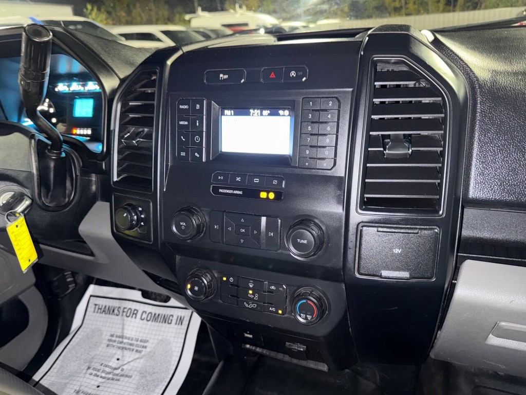 Ford F-150 Vehicle Full-screen Gallery Image 24