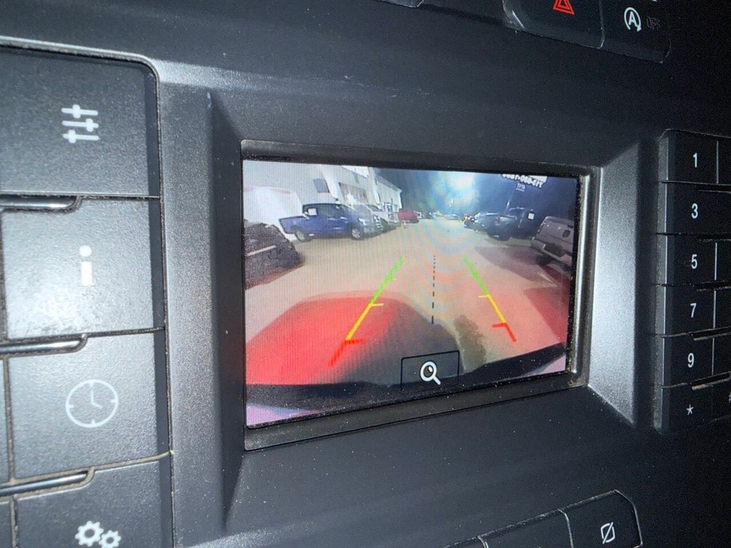 Ford F-150 Vehicle Full-screen Gallery Image 26