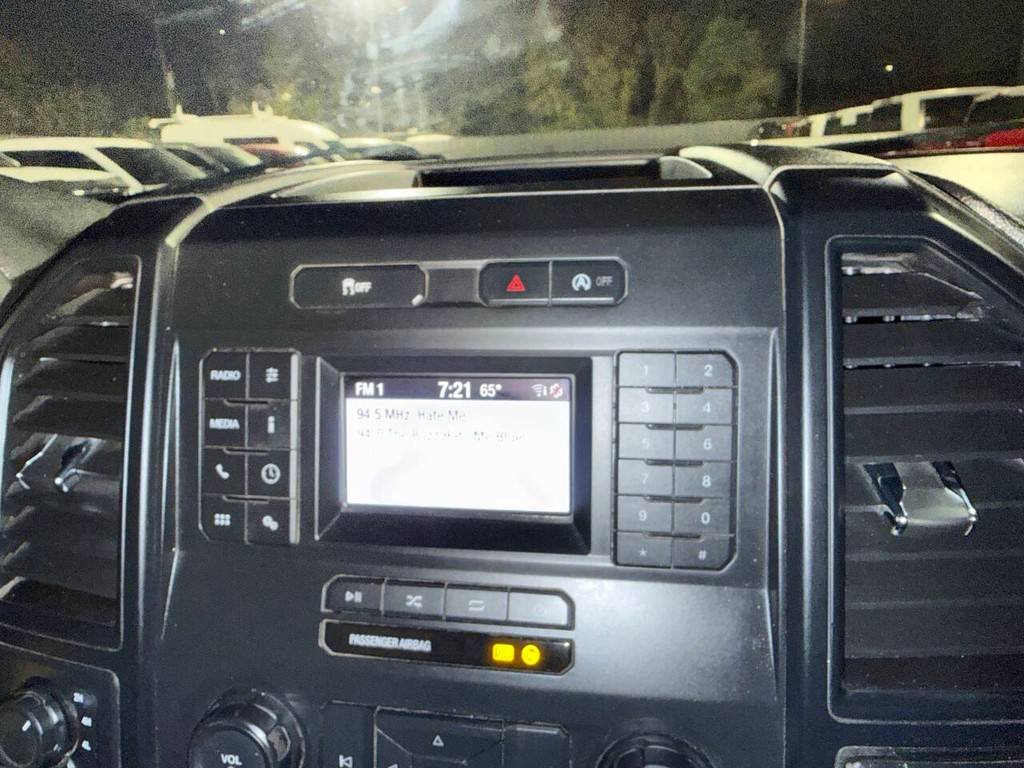 Ford F-150 Vehicle Full-screen Gallery Image 27