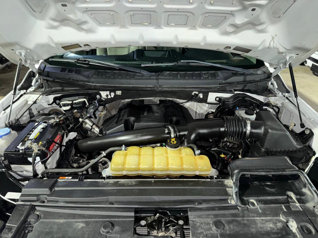 Ford F-150 Vehicle Full-screen Gallery Image 31