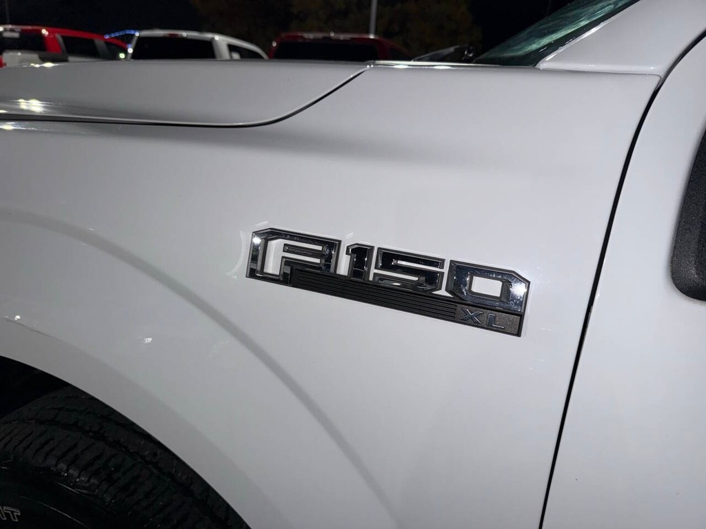 Ford F-150 Vehicle Full-screen Gallery Image 33