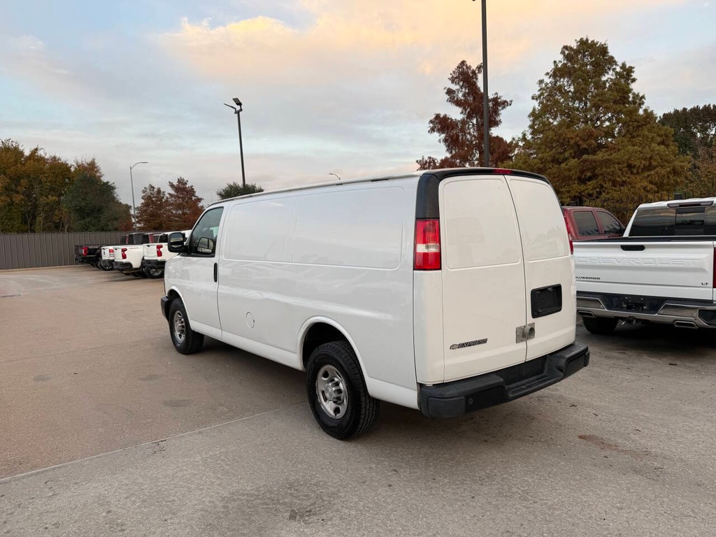 Chevrolet Express Cargo Van Vehicle Full-screen Gallery Image 04
