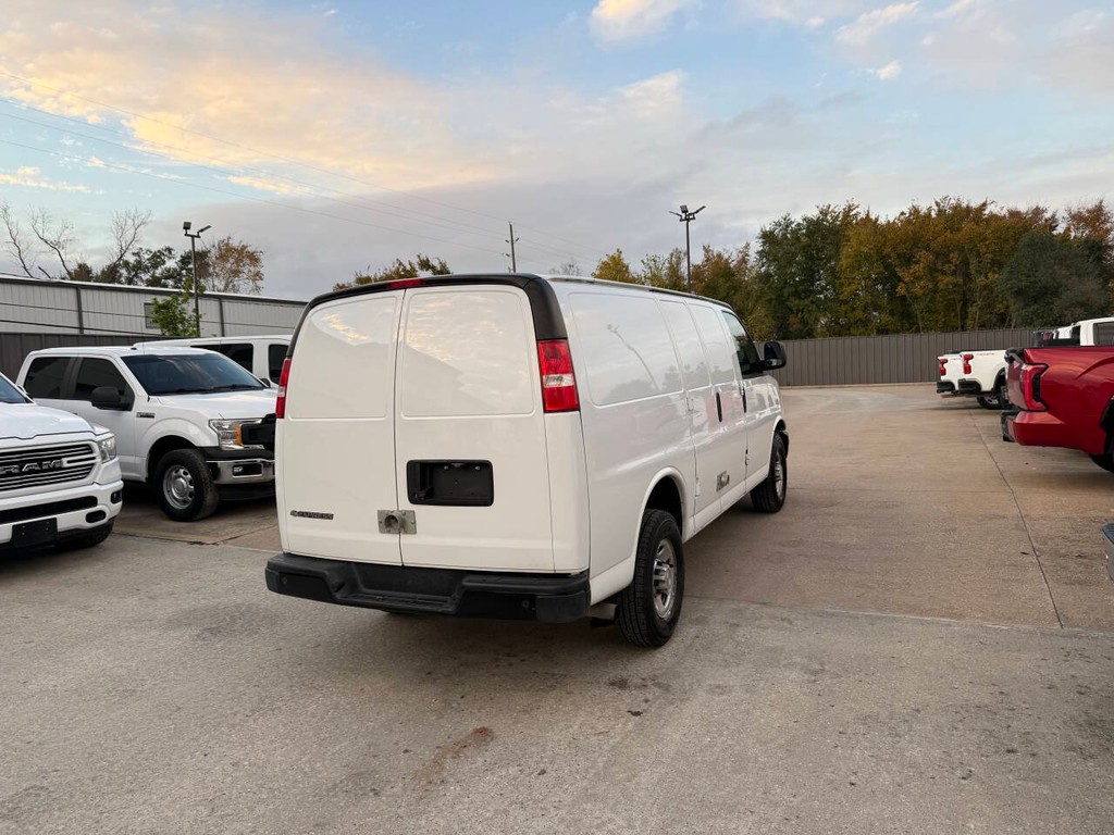 Chevrolet Express Cargo Van Vehicle Full-screen Gallery Image 05