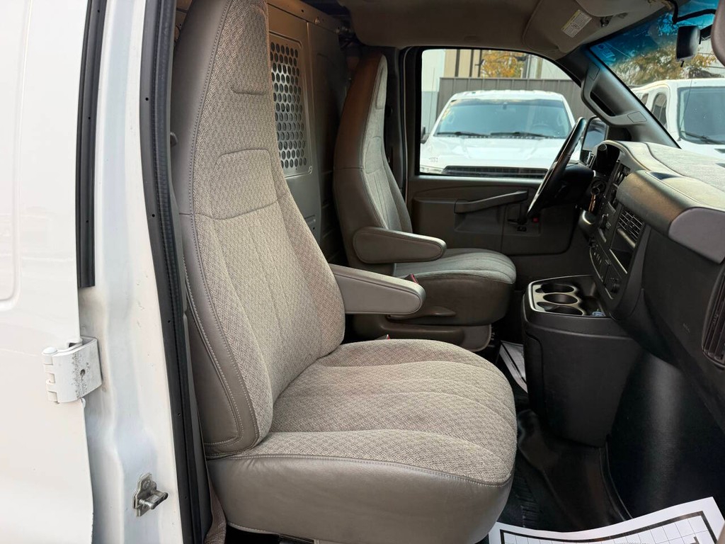 Chevrolet Express Cargo Van Vehicle Full-screen Gallery Image 10
