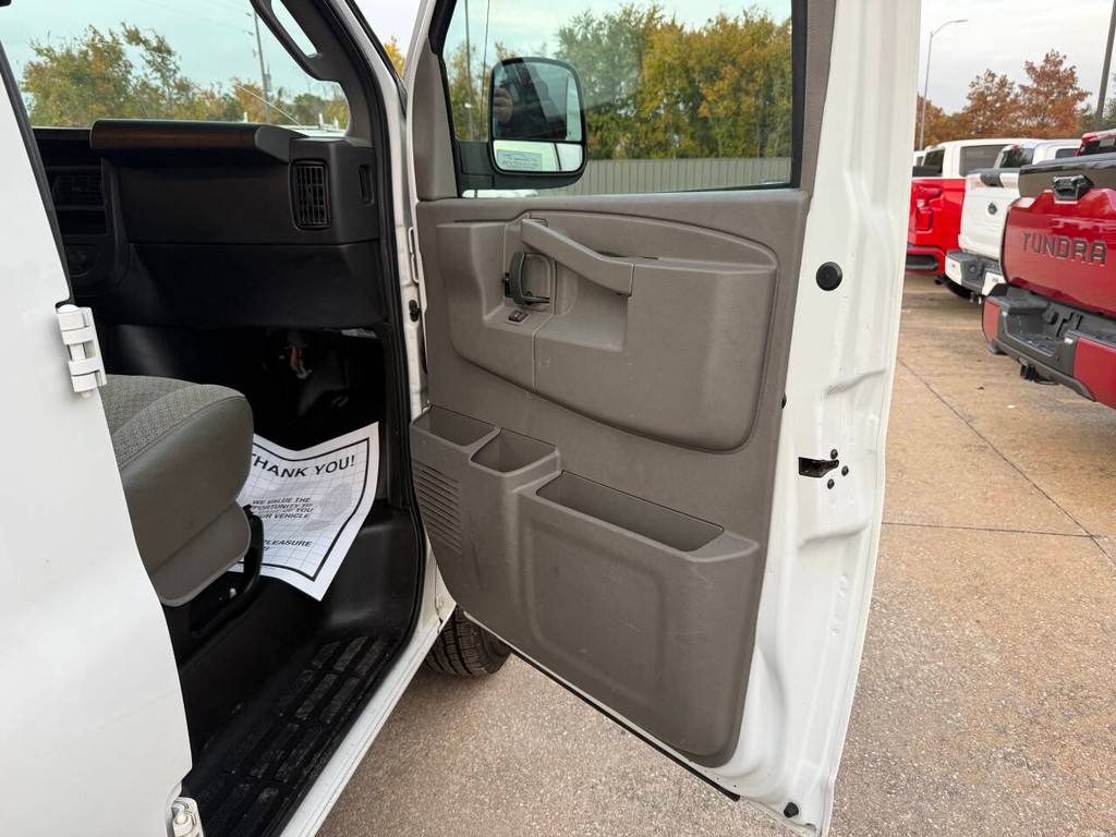 Chevrolet Express Cargo Van Vehicle Full-screen Gallery Image 11