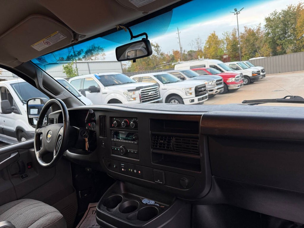 Chevrolet Express Cargo Van Vehicle Full-screen Gallery Image 12