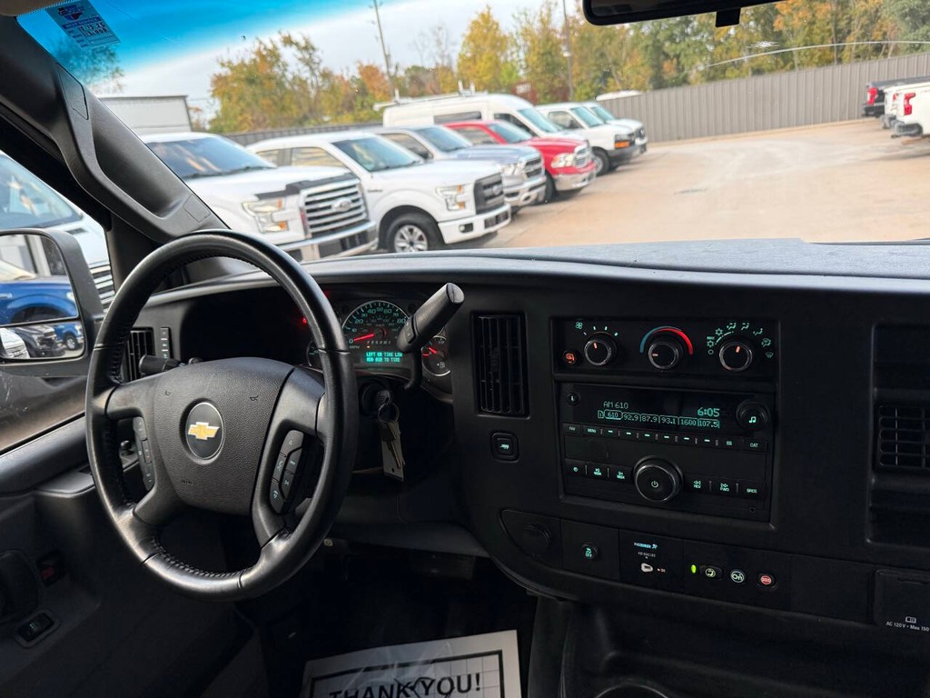 Chevrolet Express Cargo Van Vehicle Full-screen Gallery Image 14