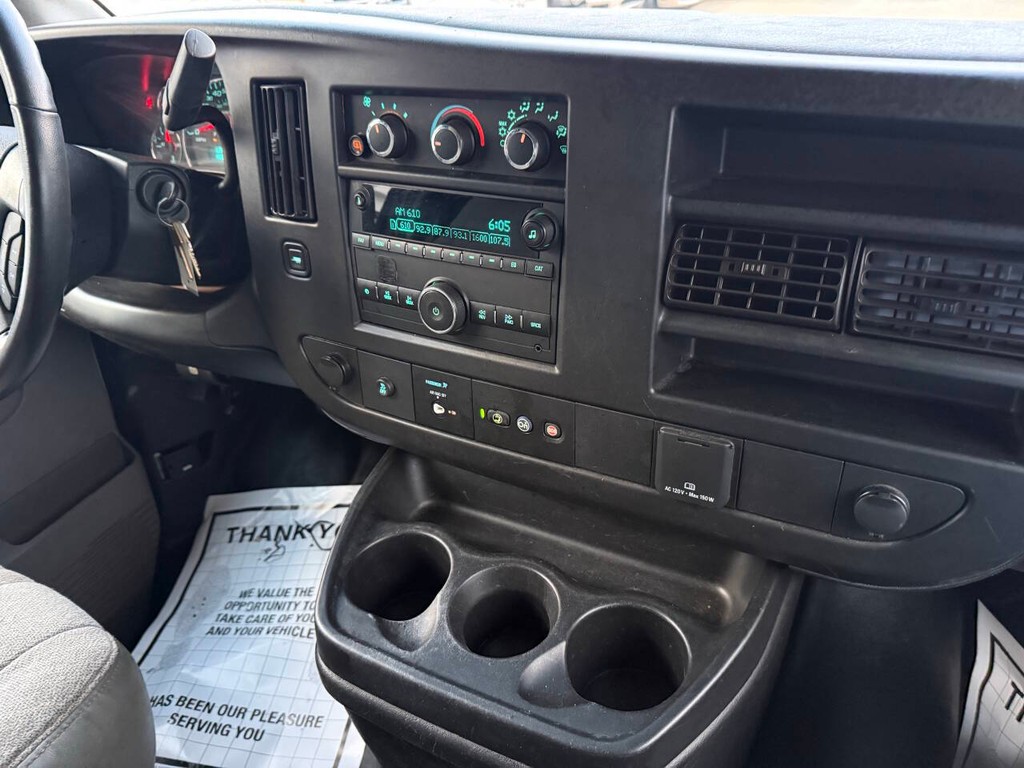 Chevrolet Express Cargo Van Vehicle Full-screen Gallery Image 17