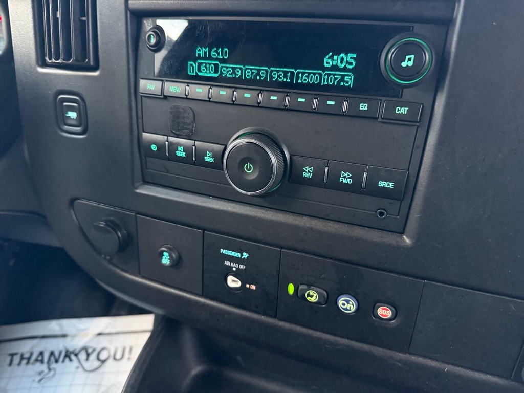 Chevrolet Express Cargo Van Vehicle Full-screen Gallery Image 19