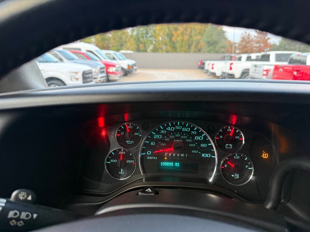 Chevrolet Express Cargo Van Vehicle Full-screen Gallery Image 23