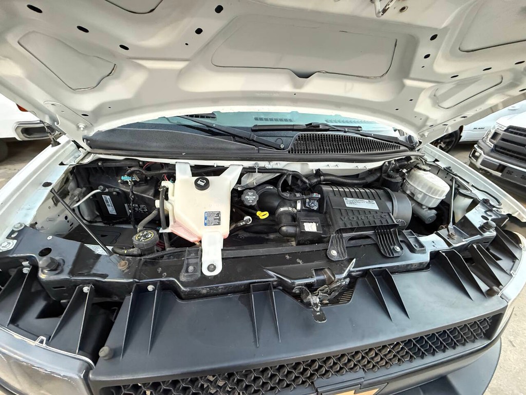 Chevrolet Express Cargo Van Vehicle Full-screen Gallery Image 25