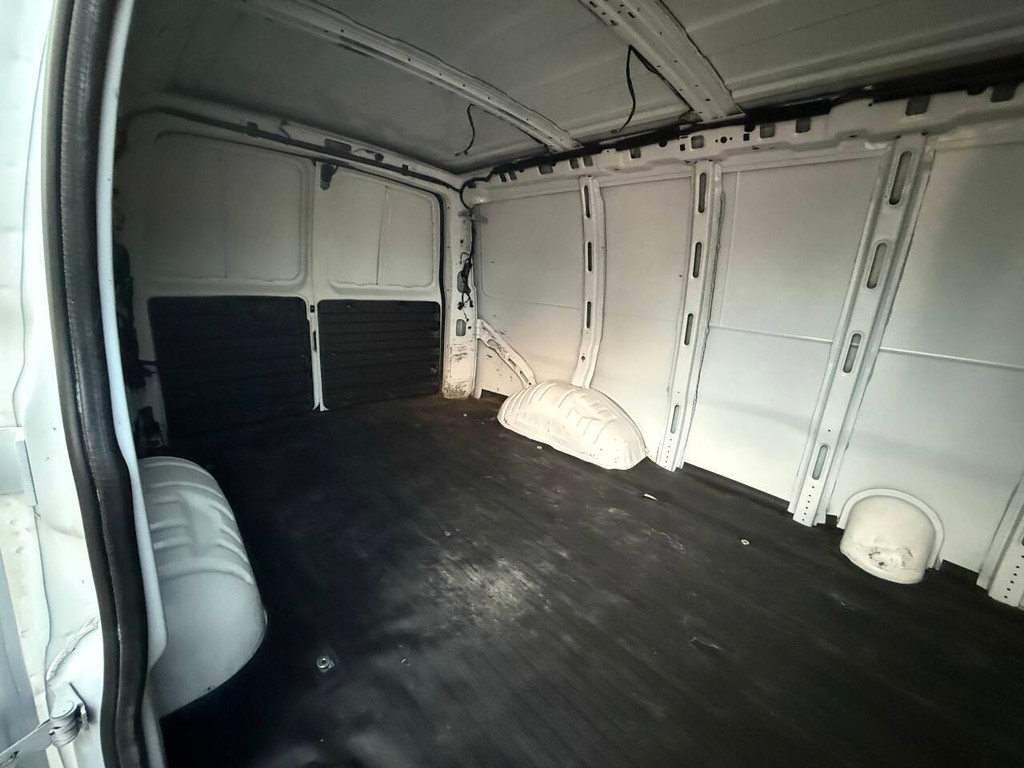 Chevrolet Express Cargo Van Vehicle Full-screen Gallery Image 28