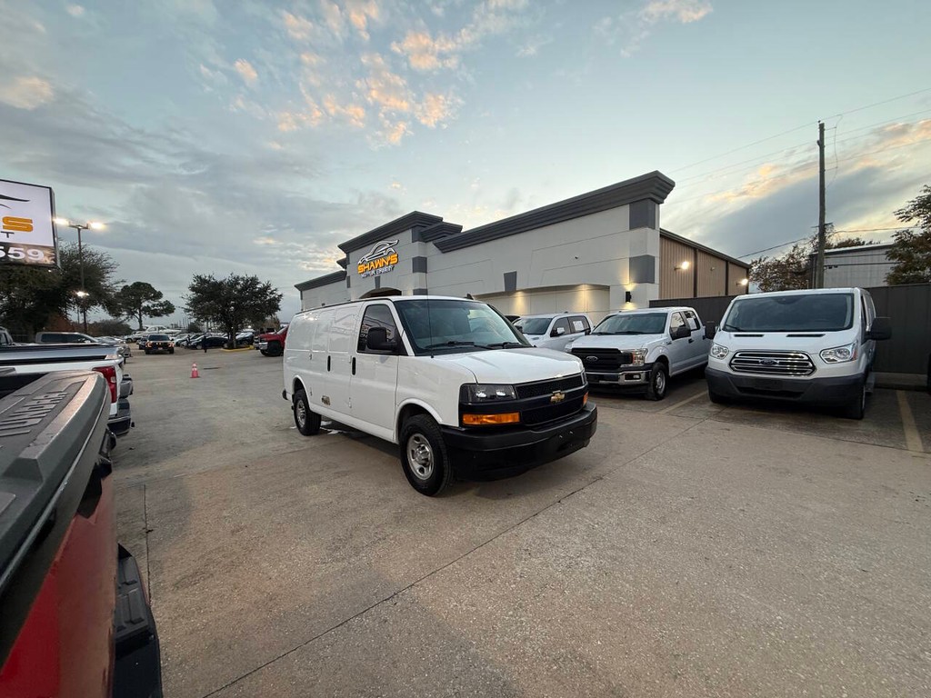 Chevrolet Express Cargo Van Vehicle Full-screen Gallery Image 36