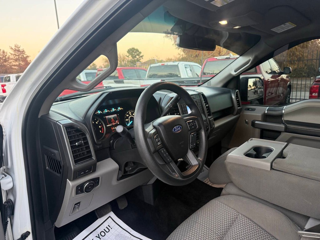 Ford F-150 Vehicle Full-screen Gallery Image 06