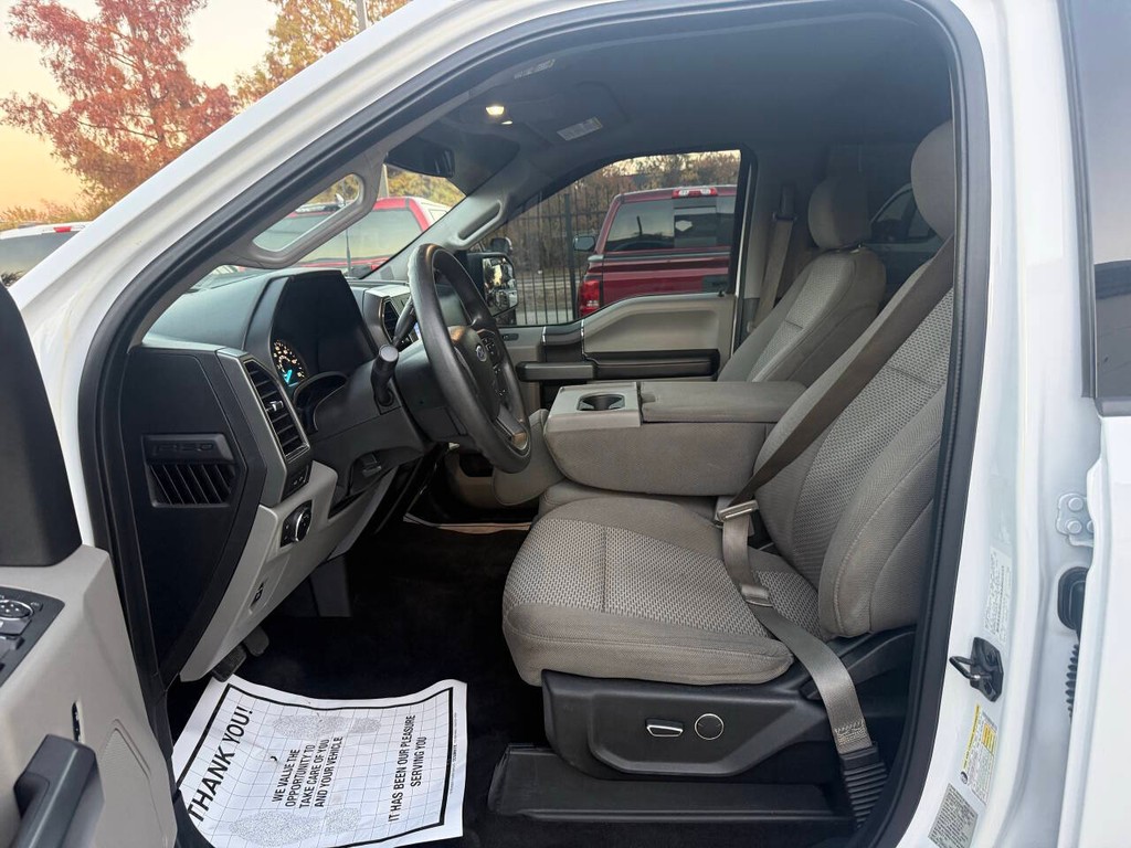 Ford F-150 Vehicle Full-screen Gallery Image 07