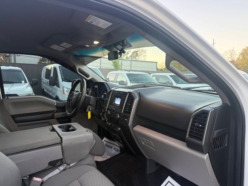 Ford F-150 Vehicle Full-screen Gallery Image 09