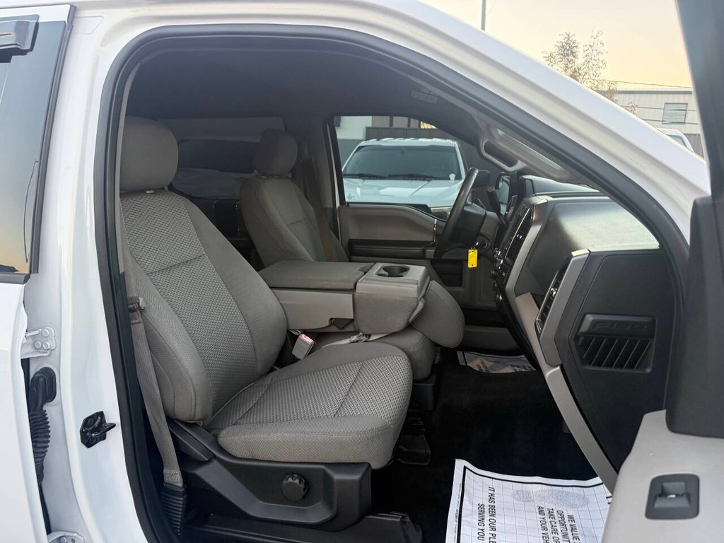 Ford F-150 Vehicle Full-screen Gallery Image 10