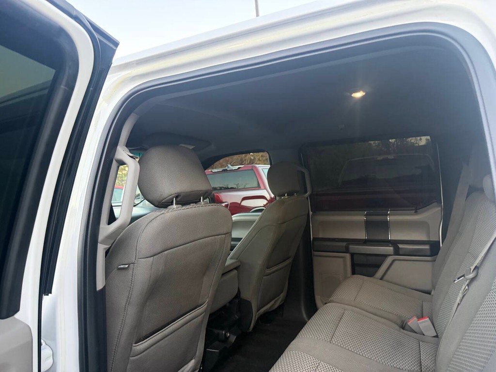 Ford F-150 Vehicle Full-screen Gallery Image 12