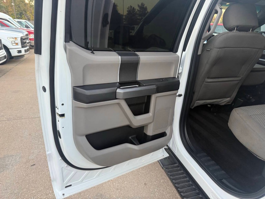 Ford F-150 Vehicle Full-screen Gallery Image 14