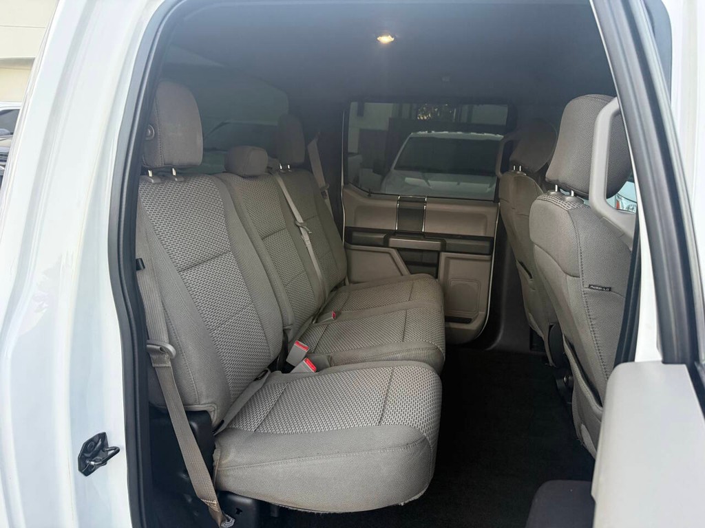 Ford F-150 Vehicle Full-screen Gallery Image 15