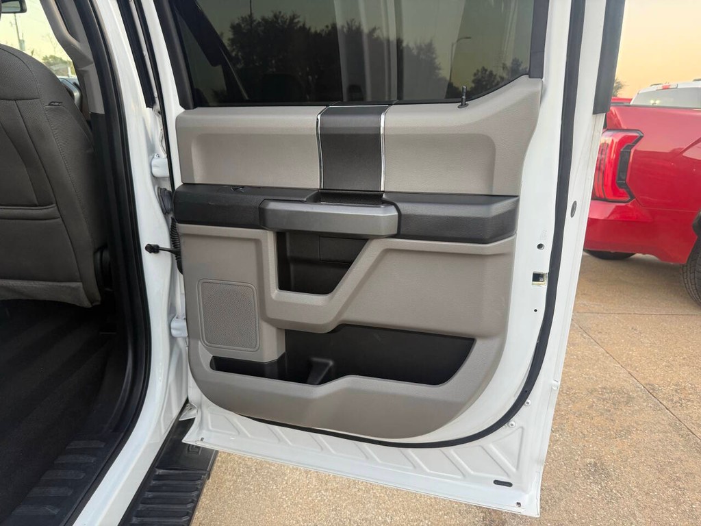 Ford F-150 Vehicle Full-screen Gallery Image 16