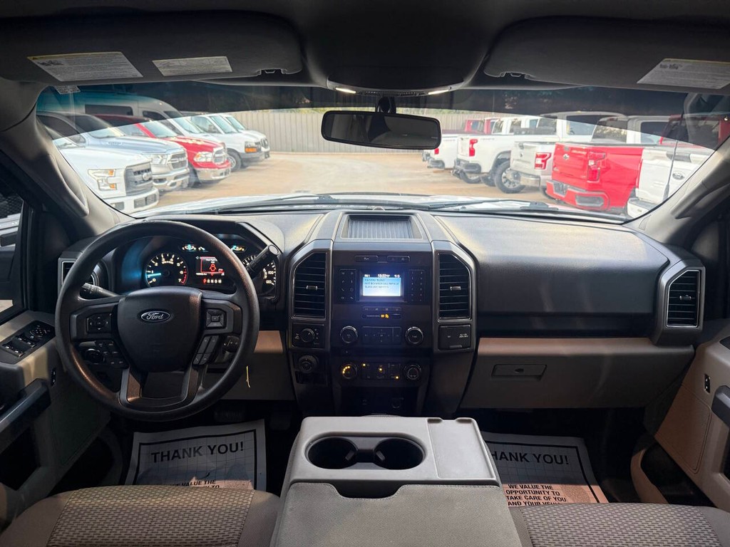 Ford F-150 Vehicle Full-screen Gallery Image 17