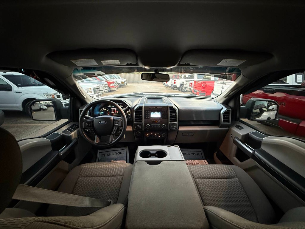 Ford F-150 Vehicle Full-screen Gallery Image 18