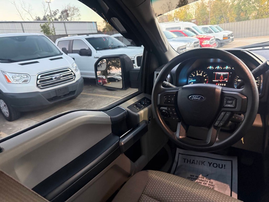 Ford F-150 Vehicle Full-screen Gallery Image 19