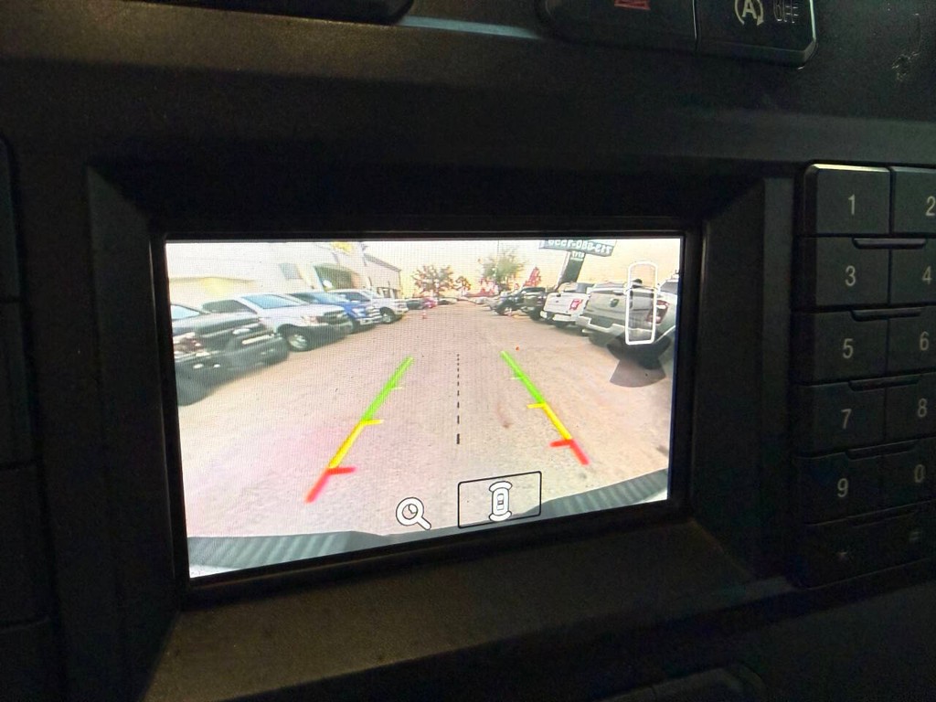 Ford F-150 Vehicle Full-screen Gallery Image 28