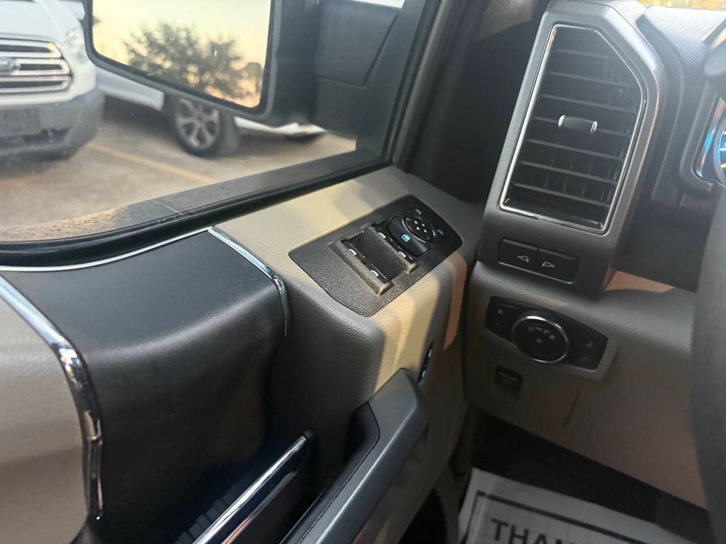 Ford F-150 Vehicle Full-screen Gallery Image 32