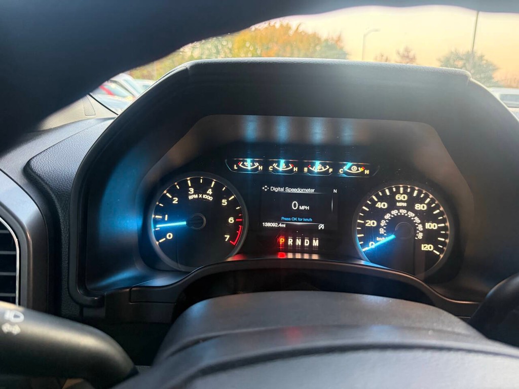 Ford F-150 Vehicle Full-screen Gallery Image 34