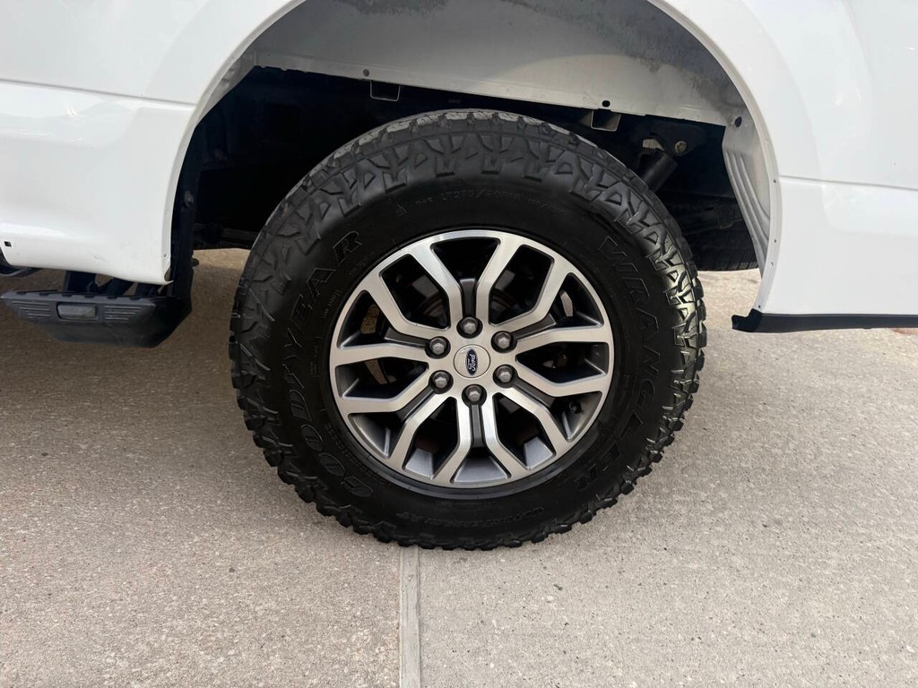 Ford F-150 Vehicle Full-screen Gallery Image 37