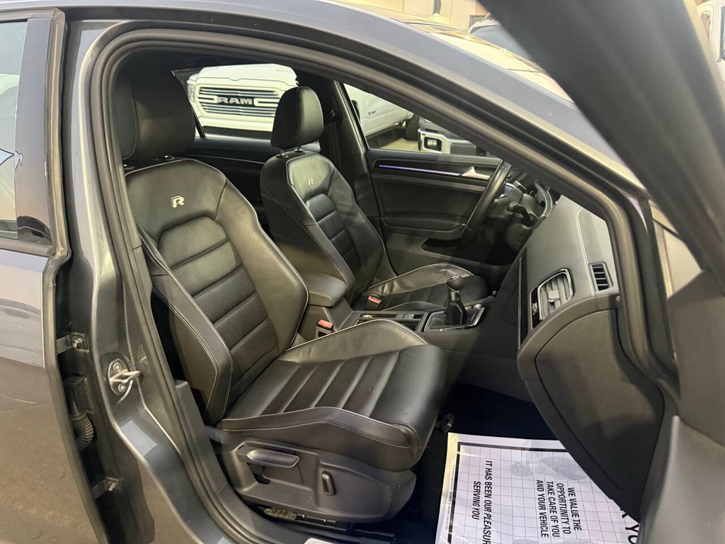 Volkswagen Golf R Vehicle Full-screen Gallery Image 10