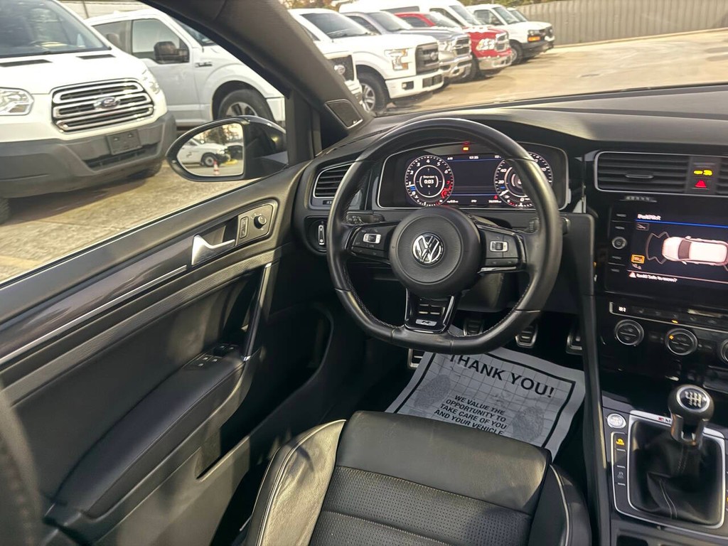 Volkswagen Golf R Vehicle Full-screen Gallery Image 19