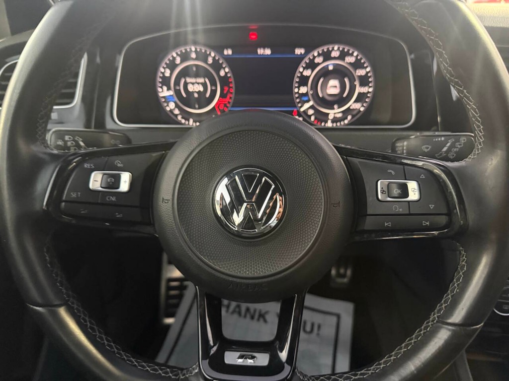 Volkswagen Golf R Vehicle Full-screen Gallery Image 26